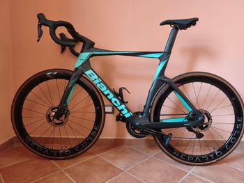 Used Bianchi Oltre Shimano Dura Ace Di2 2023 Road & Gravel, Green — image 1 of 16