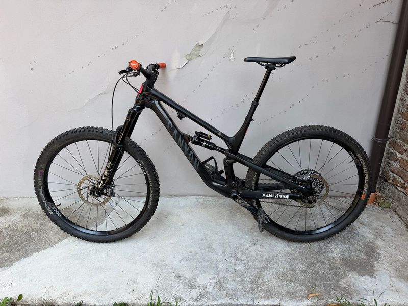 Used Canyon Spectral 29 CF 9 — US 2022 2022 MTB