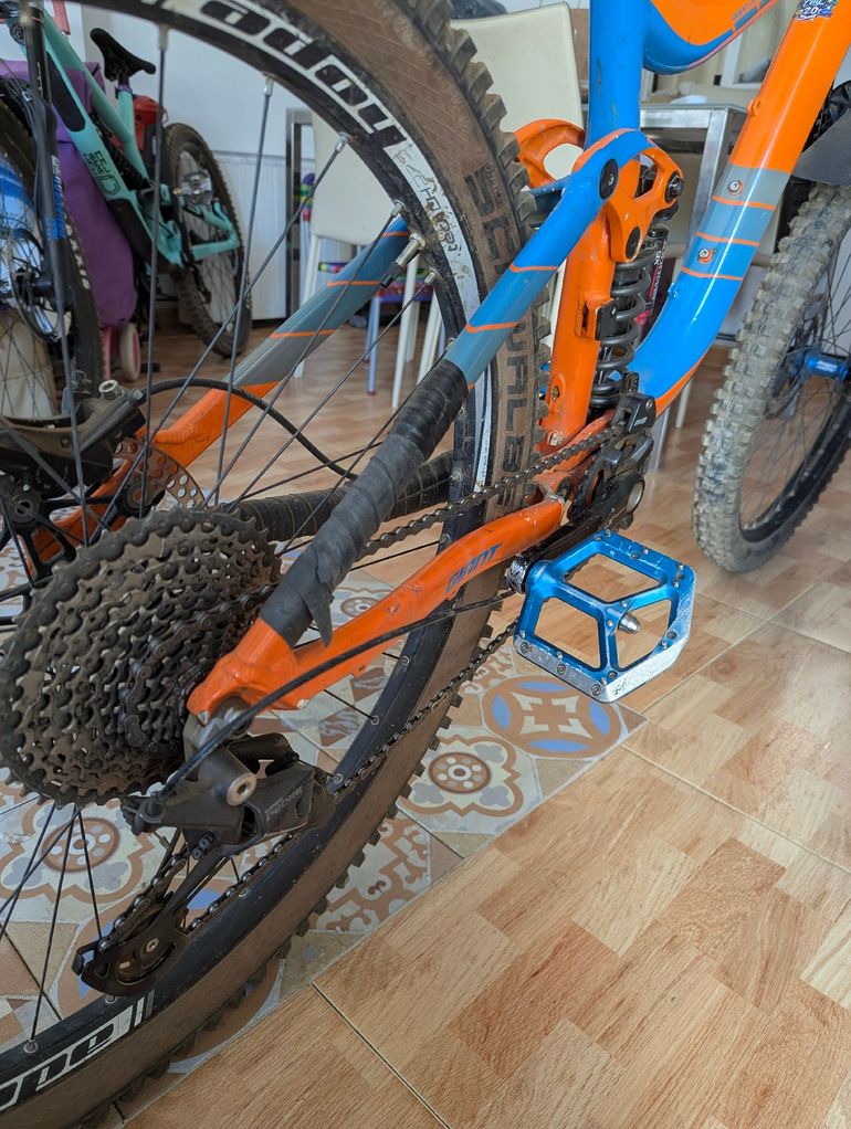 Used Giant Reign 2 2017 2017 Mountainbike, Orange — image 6 of 7