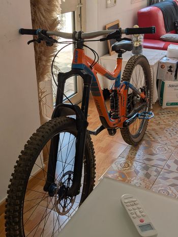Used Giant Reign 2 2017 2017 Mountainbike, Orange — image 4 of 7