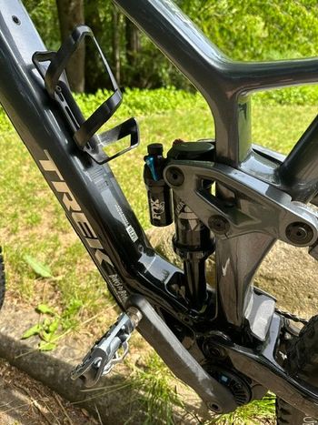 Trek Fuel EXe 9.7 2023 2023 Mountainbike usato, Grigio chiaro — immagine 8 di 10