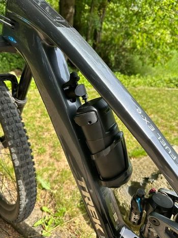 Trek Fuel EXe 9.7 2023 2023 Mountainbike usato, Grigio chiaro — immagine 5 di 10