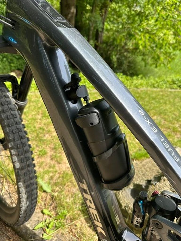 Trek Fuel EXe 9.7 2023 2023 Mountainbike usato, Grigio chiaro — immagine 5 di 10