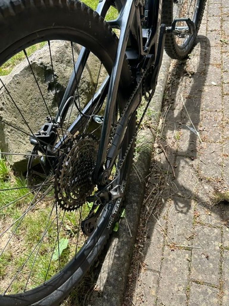 Trek Fuel EXe 9.7 2023 2023 Mountainbike usato, Grigio chiaro — immagine 4 di 10