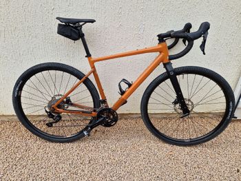 Focus ATLAS 6.7 2022 2022 Road & Gravel usato, Arancione — immagine 1 di 3