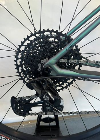 Used Specialized Chisel 2025 Mountainbike, Green — image 3 of 8