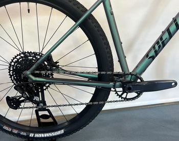 Used Specialized Chisel 2025 Mountainbike, Green — image 2 of 8