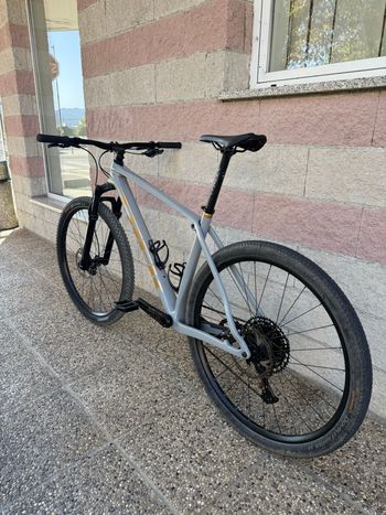 Używany Trek Procaliber 9.8 2023 2023 Mountainbike — zdjęcie 2 z 6