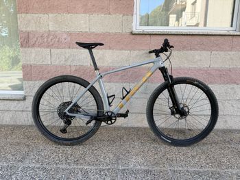 Używany Trek Procaliber 9.8 2023 2023 Mountainbike — zdjęcie 1 z 6