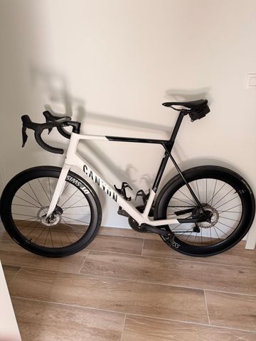 Brugt Canyon Ultimate CF SL 8 Aero 2024 2024 Road & Gravel — billede 2 af 4