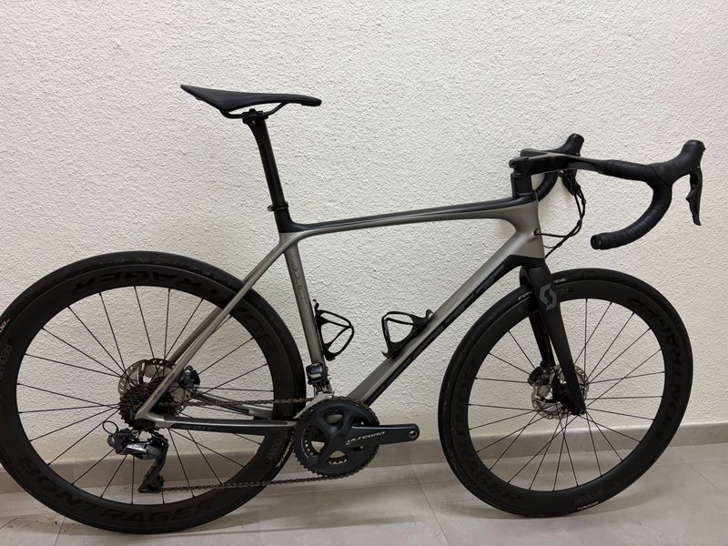Scott Addict SE disc 2019 2019 Road & Gravel usato