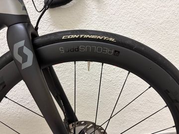 Gebrauchtes Scott Addict SE disc 2019 2019 Road & Gravel, Hellgrau — Bild 7 von 10