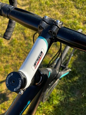 Używany Bianchi Impulso 105 Disc 2017 2017 Road & Gravel — zdjęcie 5 z 13