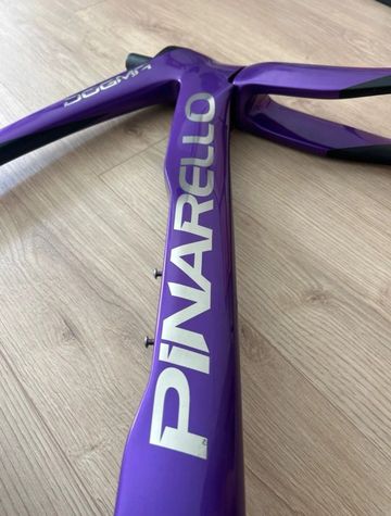 Brugt Pinarello Dogma F Disc 2023 Frameset 2023 Road & Gravel — billede 5 af 9
