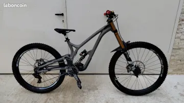 Used Commencal V4 Supreme V4 édition Limitée 2023 MTB