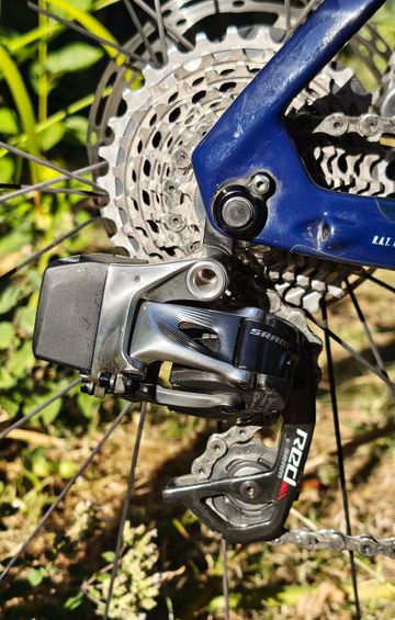 Brugt Focus IZALCO MAX 9.8 56cm Sram Red eTap HED wheelset 2022 Road & Gravel — billede 7 af 19