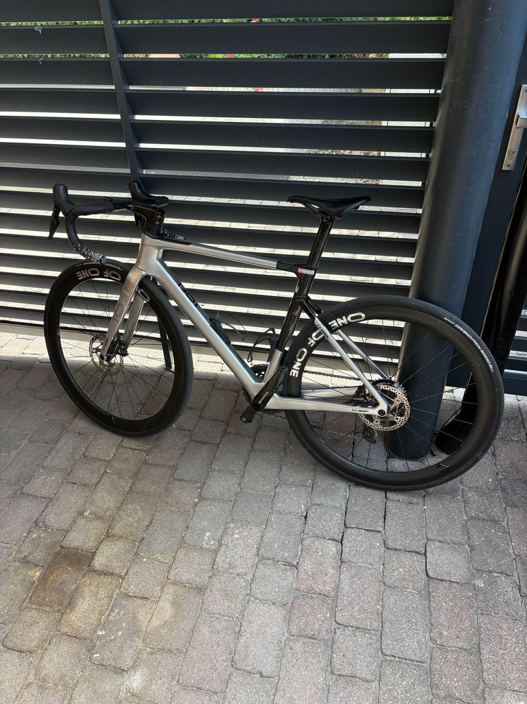 Używany 1OF1 Custom SRAM Force eTap AXS 2025 Road & Gravel — zdjęcie 2 z 3