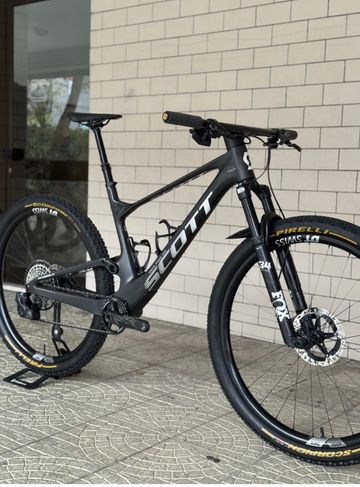 Tweedehands Scott Spark RC Team 2024 2024 Mountainbike — afbeelding 2 van 8
