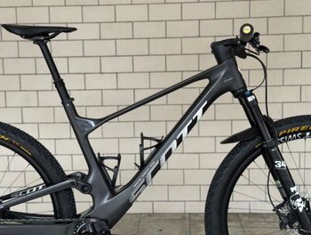 Scott Spark RC Team 2024 2024 Mountainbike usato, Nero — immagine 3 di 8
