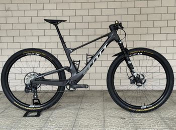 Scott Spark RC Team 2024 2024 Mountainbike usato, Nero — immagine 1 di 8