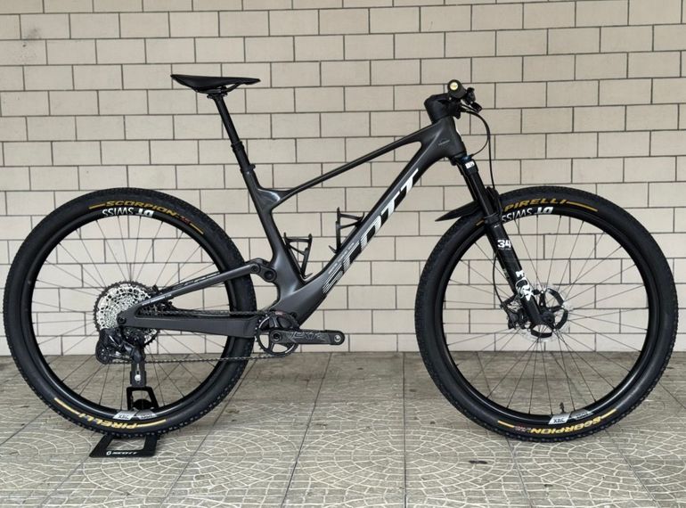 Scott Spark RC Team 2024 2024 Mountainbike usato, Nero — immagine 1 di 8