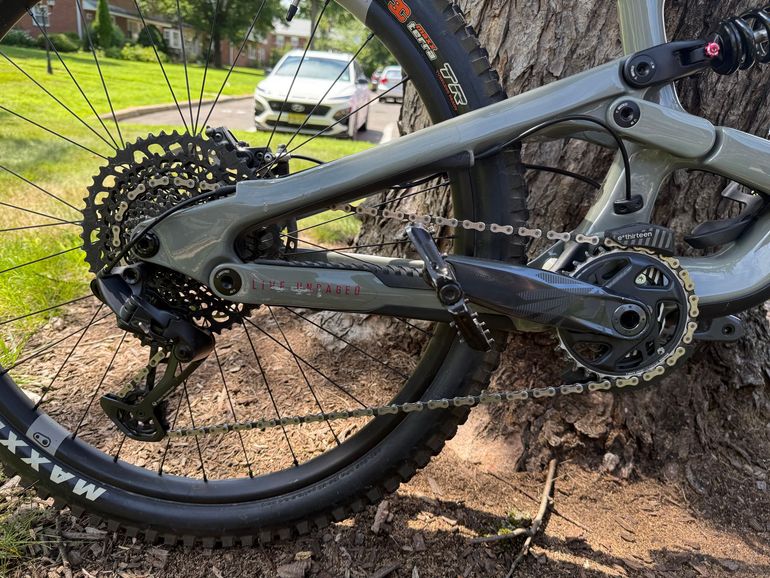 Used YT Capra CF Uncaged 10 2024 Mountainbike, Light Gray — image 3 of 8