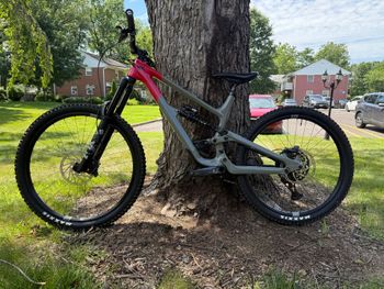 Used YT Capra CF Uncaged 10 2024 Mountainbike, Light Gray — image 1 of 8