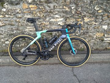 Van rysel RCR Pro Replica Dura Ace Di2 Decathlon AG2R Team 2024 2024 Road & Gravel d'occasion