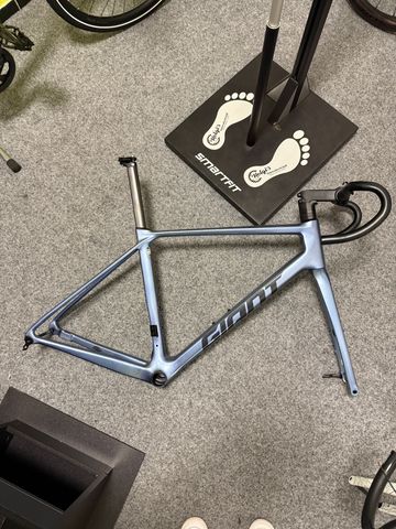 Used Giant TCR Advanced 0 2025 Frameset 2025 Road & Gravel, Blue — image 6 of 11