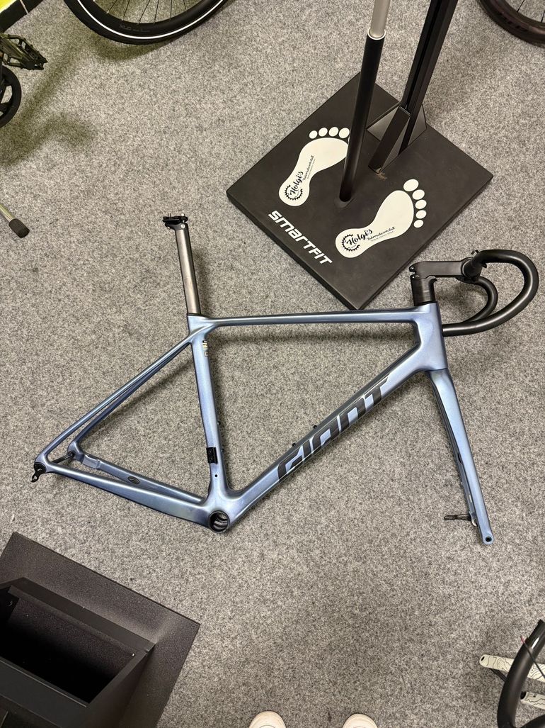 Giant TCR Advanced 0 2025 Frameset 2025 Road & Gravel usato, Blu — immagine 6 di 11
