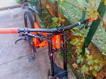 Used Orange 327 Shimano Saint 2021 Mountainbike, Orange — image 7 of 13