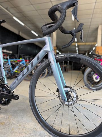 Gebrauchtes Scott Addict RC 15 2024 2024 Road & Gravel, Hellgrau — Bild 3 von 24
