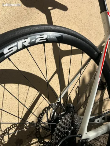 Used Giant Defy Advanced 3 2019 2019 Road & Gravel, White — image 4 of 9