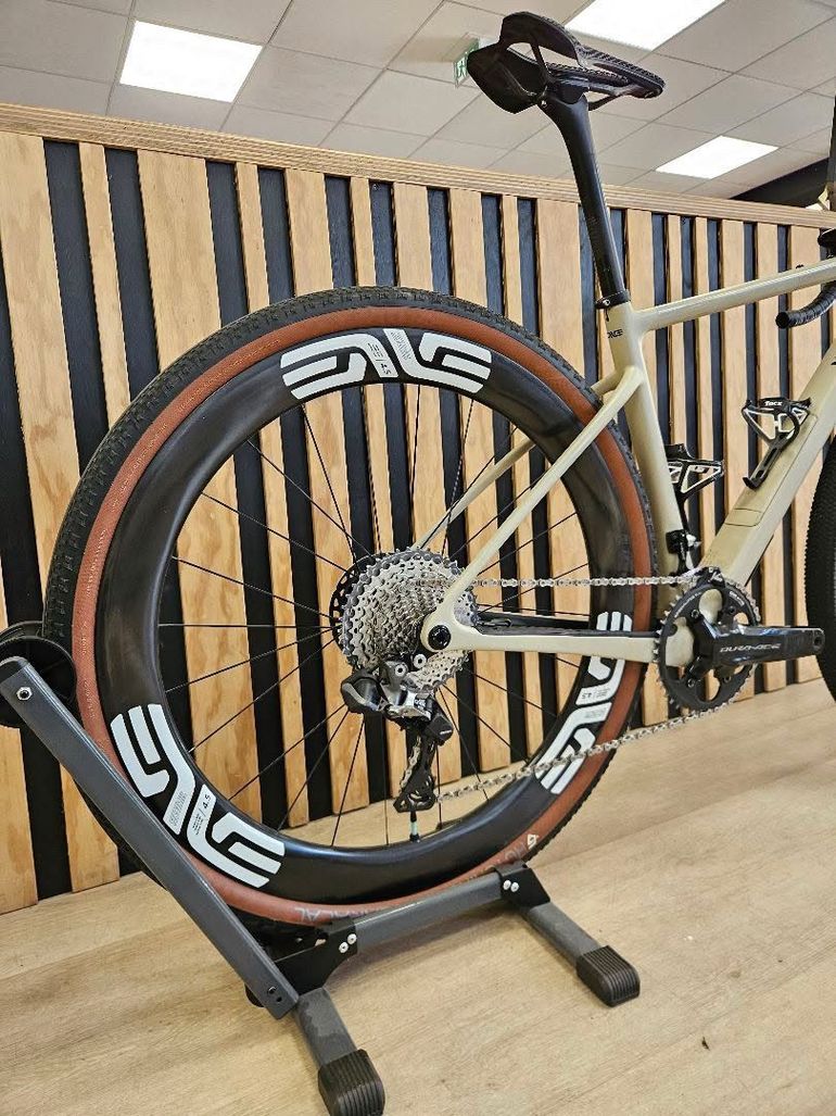 Použité Enve Bikes MOG Shimano Dura Ace Di2 2024 Road & Gravel — obrázek 3 z 8