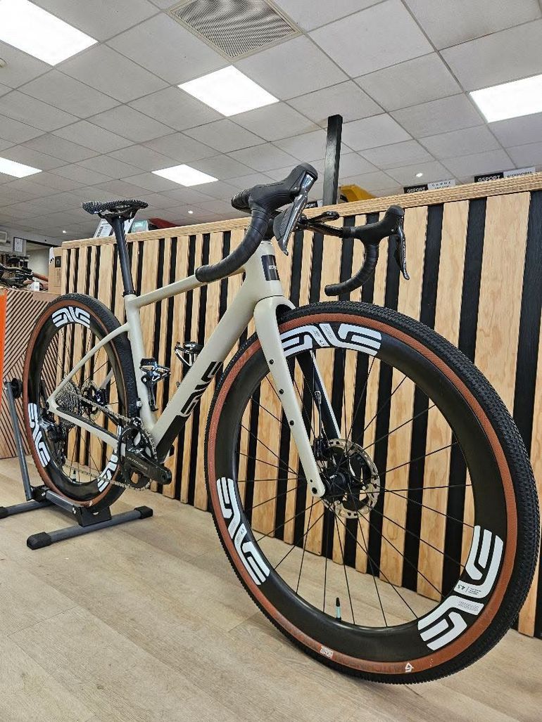 Použité Enve Bikes MOG Shimano Dura Ace Di2 2024 Road & Gravel — obrázek 4 z 8