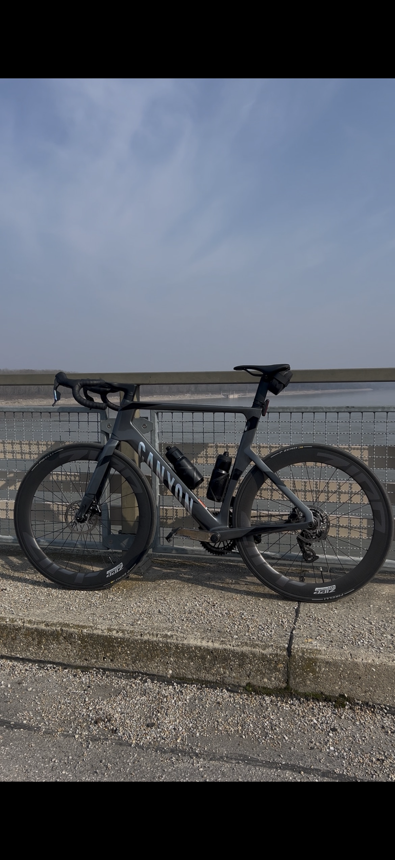 Canyon Aeroad SRAM Force 2025 Road & Gravel d'occasion — image 2 sur 3