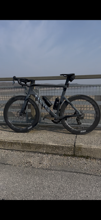 Canyon Aeroad SRAM Force 2025 Road & Gravel d'occasion — image 1 sur 3