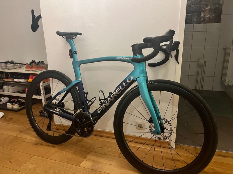 Tweedehands Pinarello Dogma F Disc 2023 2023 Road & Gravel