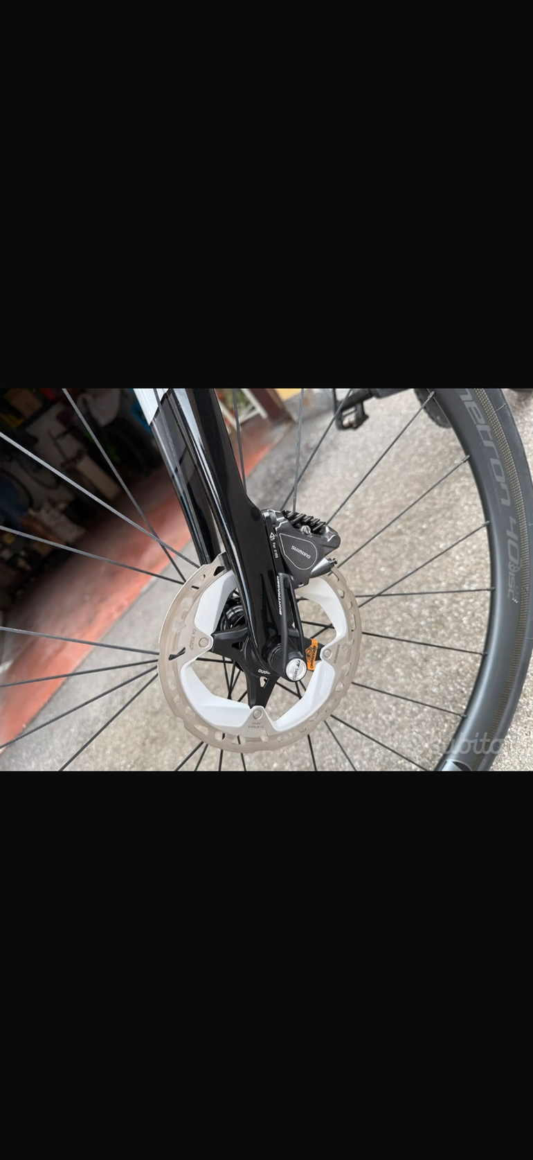 Trek Domane SL 6 Disc 2017 2017 Road & Gravel usato, Nero — immagine 4 di 5