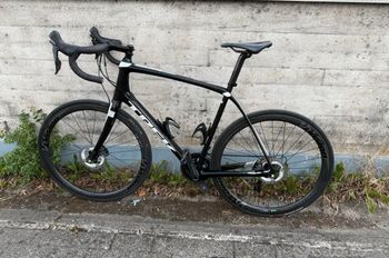Trek Domane SL 6 Disc 2017 2017 Road & Gravel usato, Nero — immagine 1 di 5