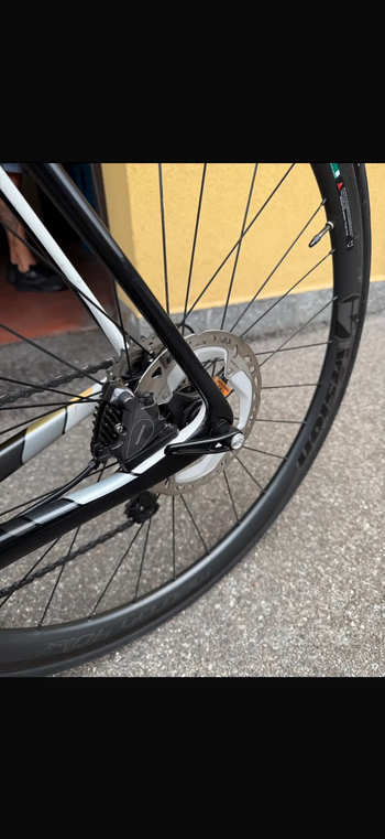 Trek Domane SL 6 Disc 2017 2017 Road & Gravel usato, Nero — immagine 3 di 5