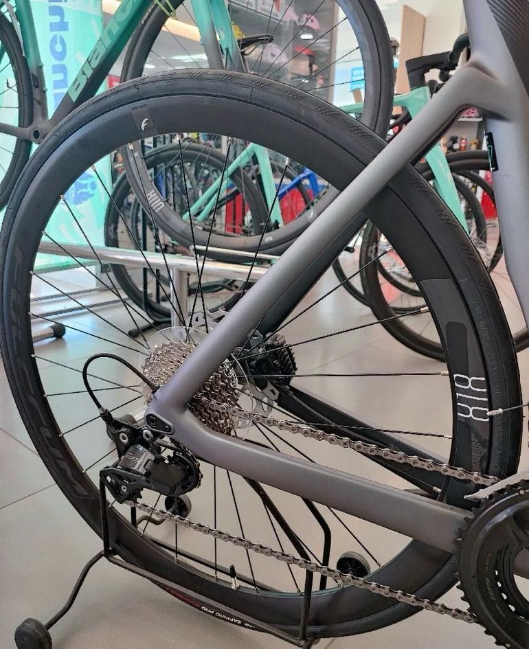 Brugt Bianchi Oltre Race 105 2024 2024 Road & Gravel — billede 3 af 4