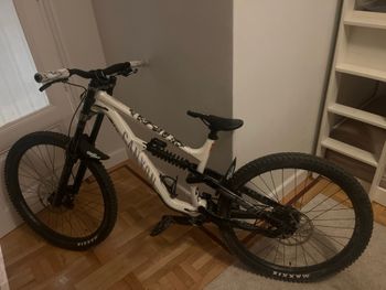 Używany Canyon Torque DH CLLCTV 2025 2025 Mountainbike — zdjęcie 1 z 4