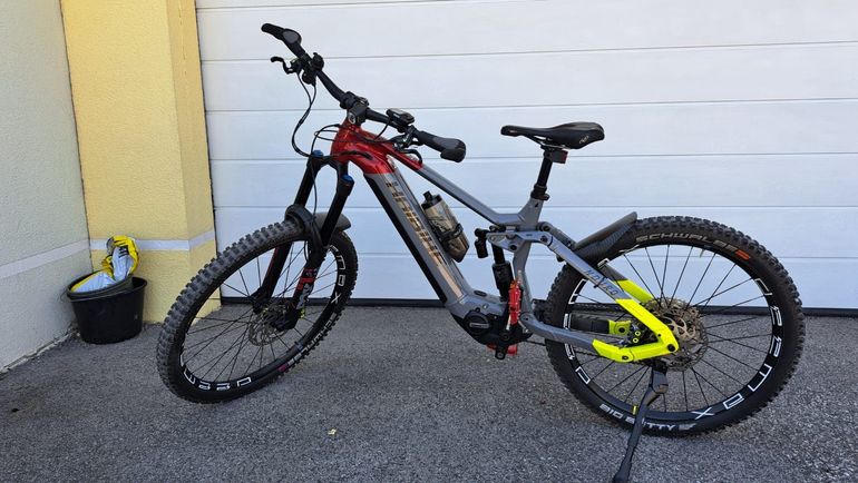 Haibike Nduro 7 2025 2025 Mountainbike usato, Grigio chiaro — immagine 1 di 3