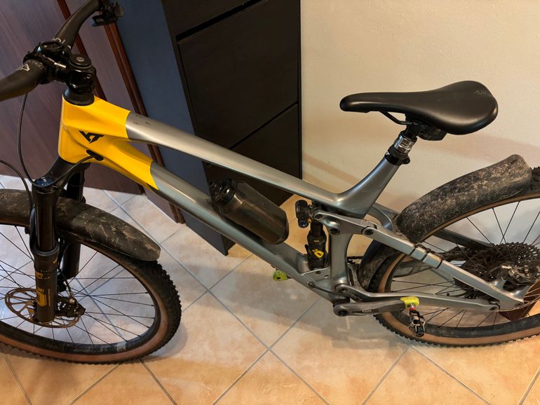 Brugt YT Industries Izzo UNCAGED 11 29 2023 2023 Mountainbike — billede 3 af 4