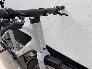 Używany Canyon Roadlite:ON CF 9 LTD 2023 2023 Urban — zdjęcie 4 z 15