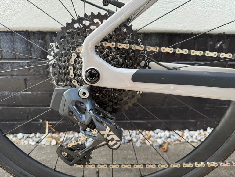 Canyon Roadlite:ON CF 9 LTD 2023 2023 Urban usato, Grigio chiaro — immagine 7 di 15