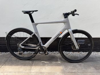 Canyon Roadlite:ON CF 9 LTD 2023 2023 Urban usato, Grigio chiaro — immagine 2 di 15