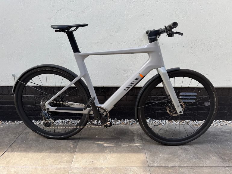 Canyon Roadlite:ON CF 9 LTD 2023 2023 Urban usato, Grigio chiaro — immagine 2 di 15
