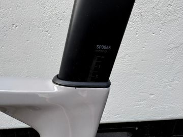 Używany Canyon Roadlite:ON CF 9 LTD 2023 2023 Urban — zdjęcie 9 z 15